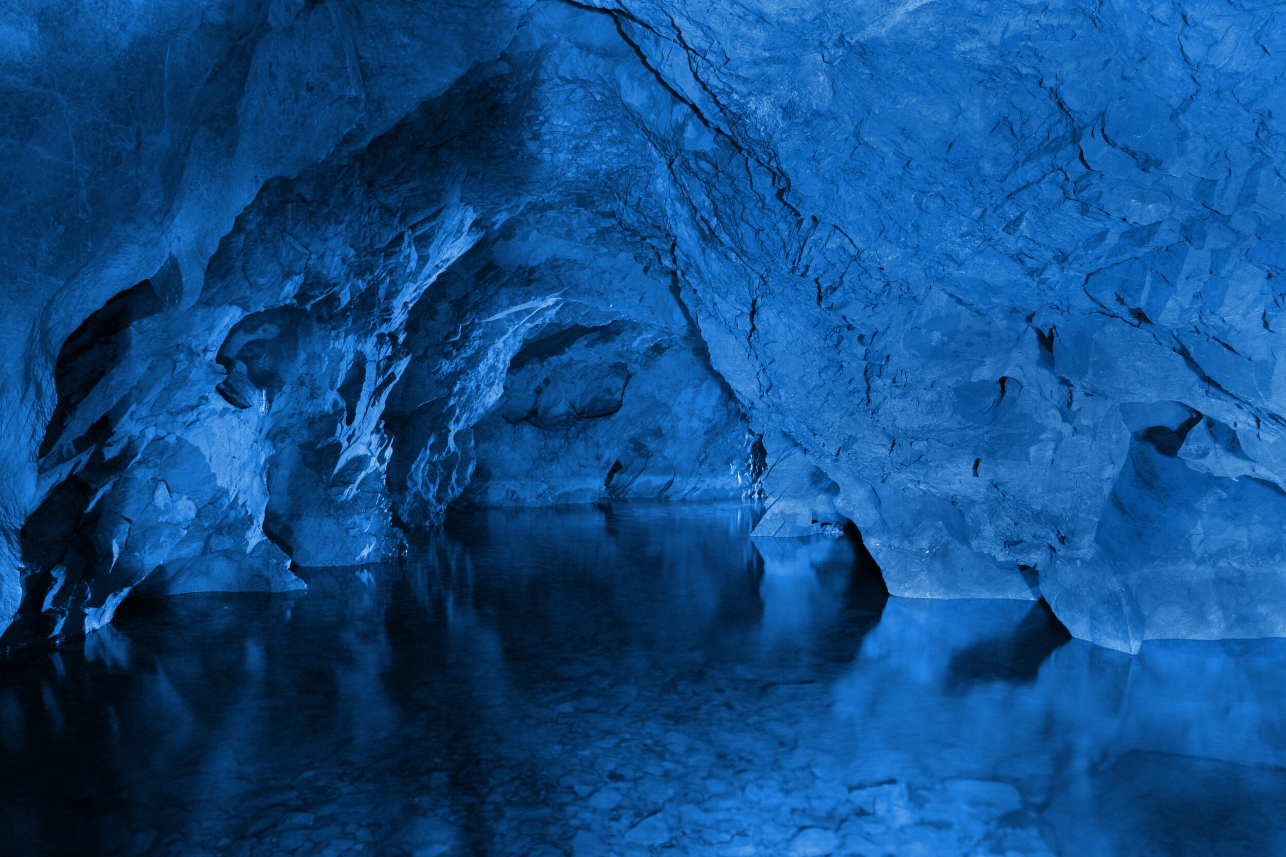 稲積水中鍾乳洞